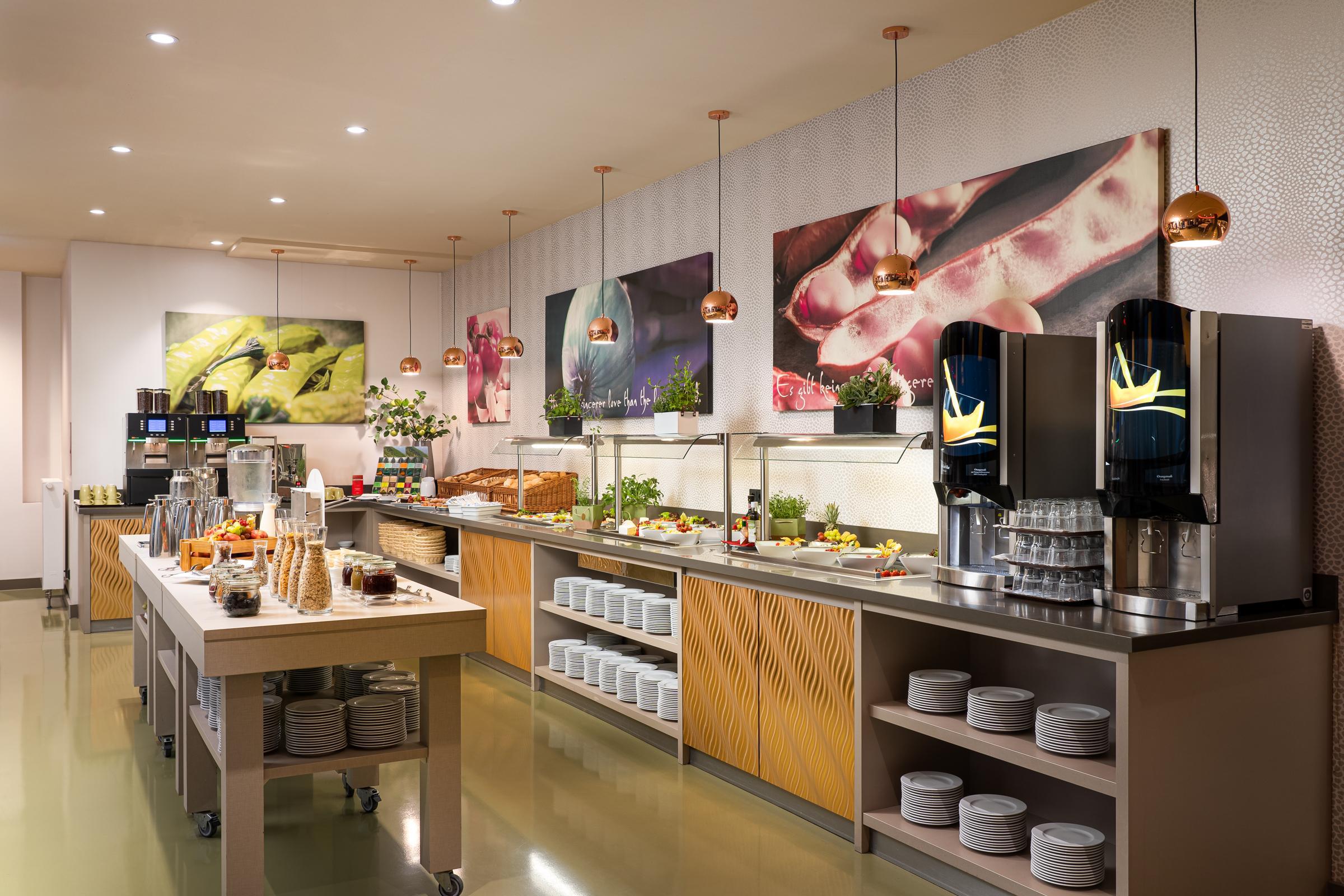Leonardo Hotel Berlin Mitte Esterno foto Breakfast buffet